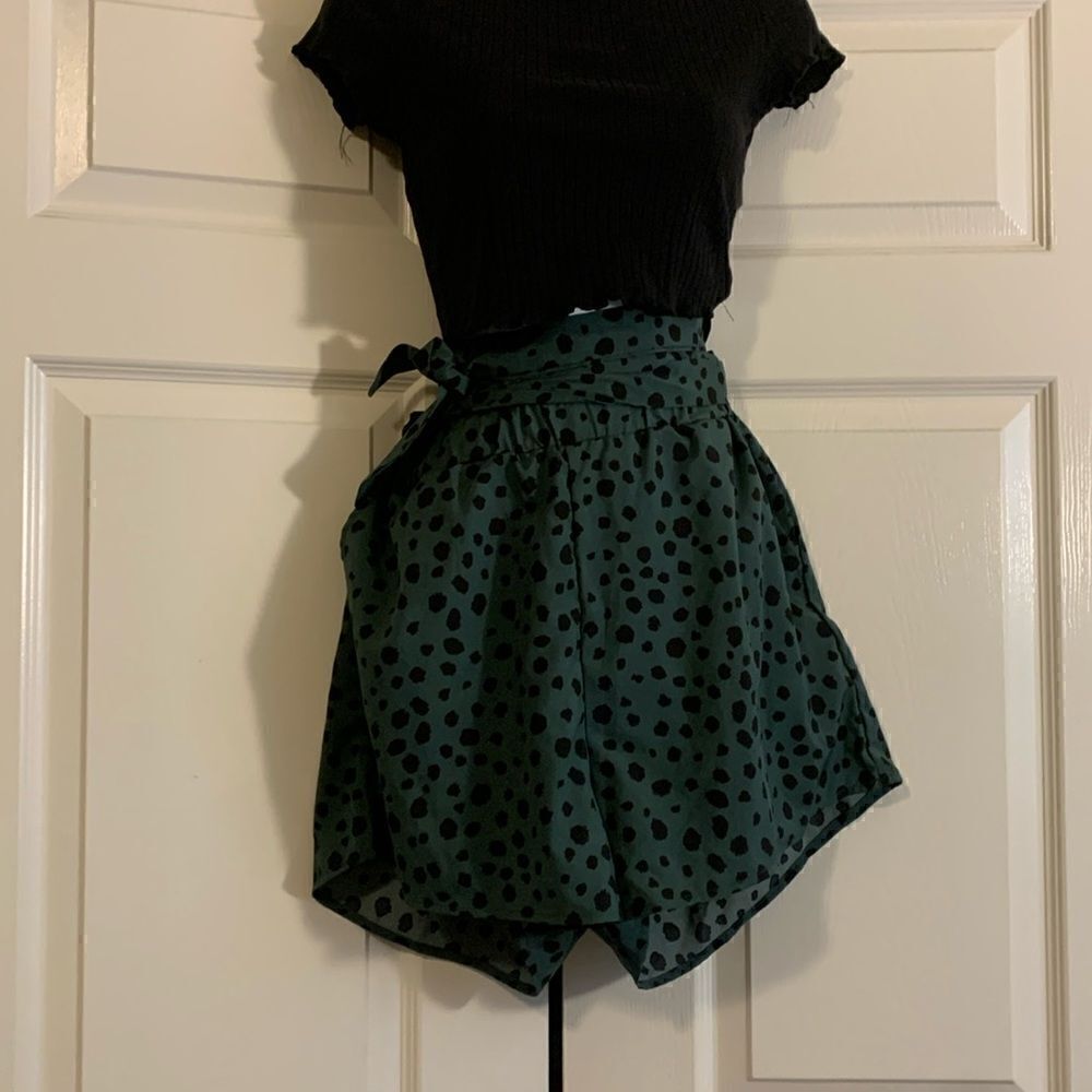 EMERY ROSE, skort, medium, green w/leopard spots, great condition